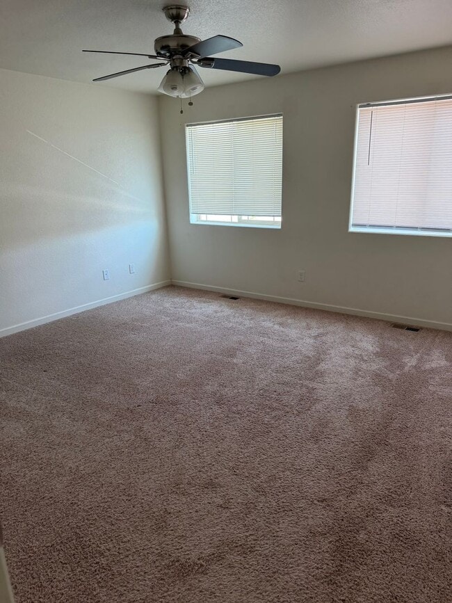 Building Photo - Beautiful 3 Bed 2.5 Bath 2 Car Garage
