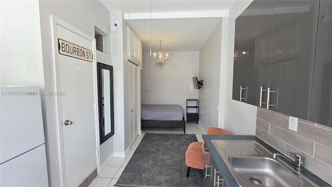 Building Photo - 1105 NE 119th St