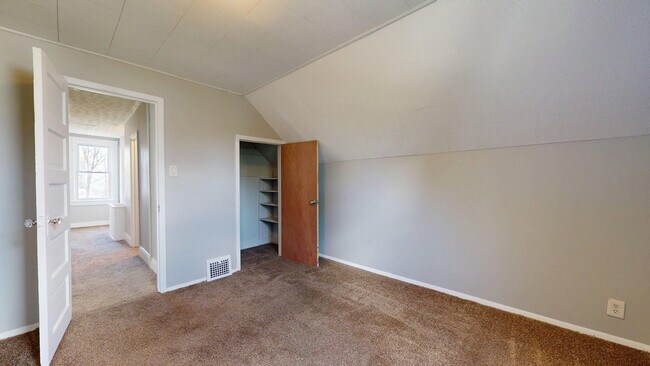 Building Photo - Clark / Fulton Area - 3 Bedrooms - 1 Bath - Single Family Home