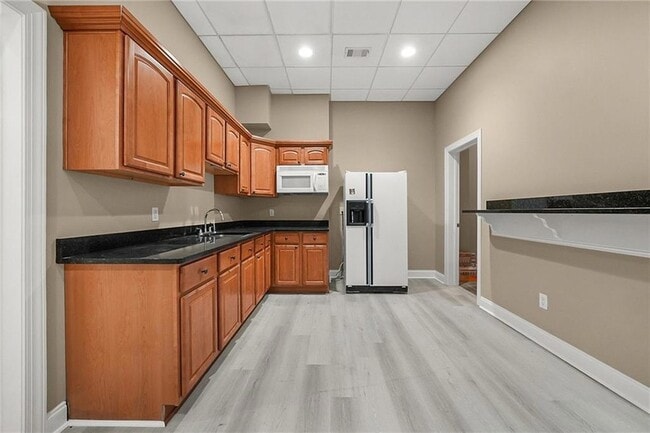 Building Photo - 225 Lake Summit View