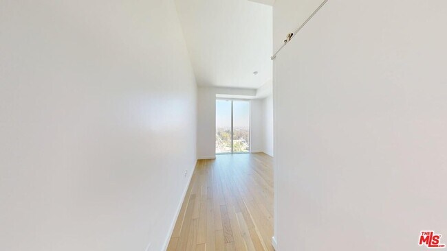 Building Photo - 525 Olive St