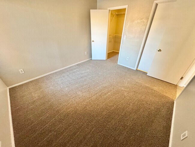 Building Photo - BRIGHT SILVERADO RANCH CONDO WITH BALCONY