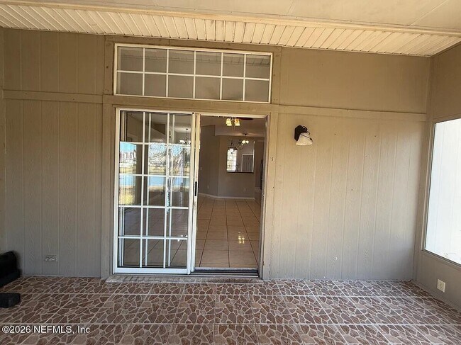 Building Photo - 913 Mackinaw Trail