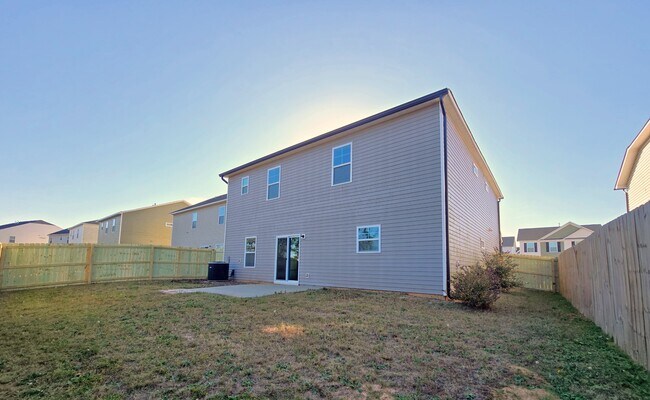 Building Photo - 502 Geranium St