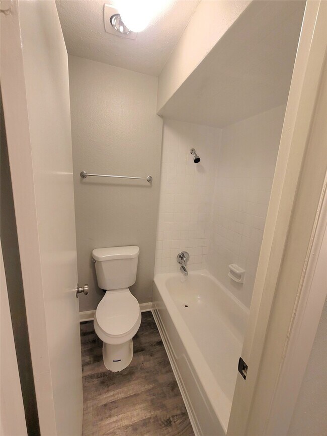 Building Photo - 5920 Arncliffe Dr