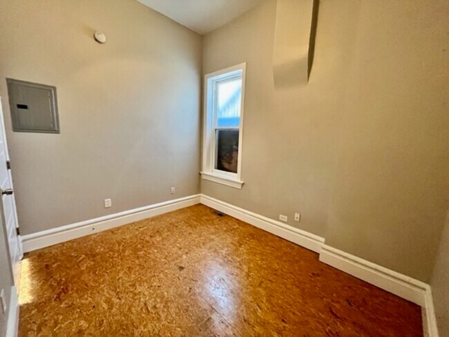 Building Photo - 2807 Miami St
