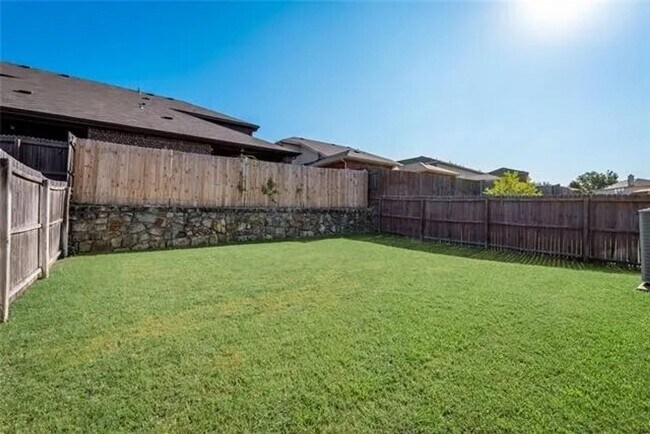Building Photo - Ready Now- Beautiful 3 bed, 2bath Home Loc...