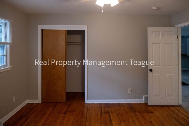 Building Photo - 1 S Main St