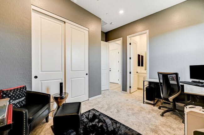 Building Photo - Stunning Fully Furnished 5-Bedroom Home in...