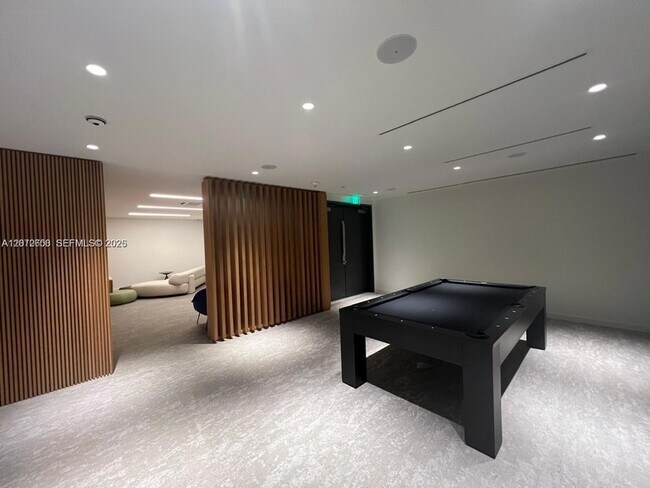 Building Photo - 300 Biscayne Blvd Way