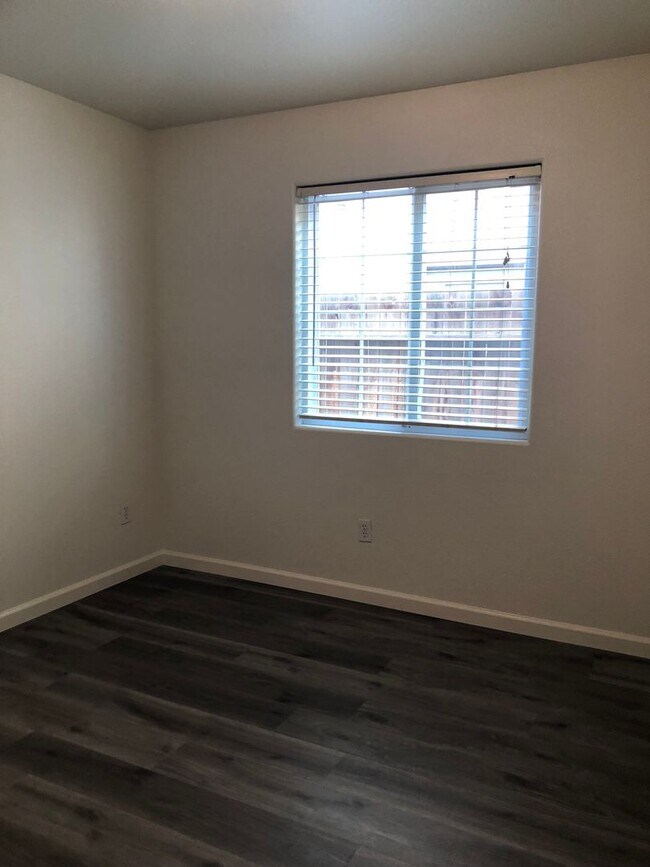 Building Photo - 6120 Royal Coach Cir