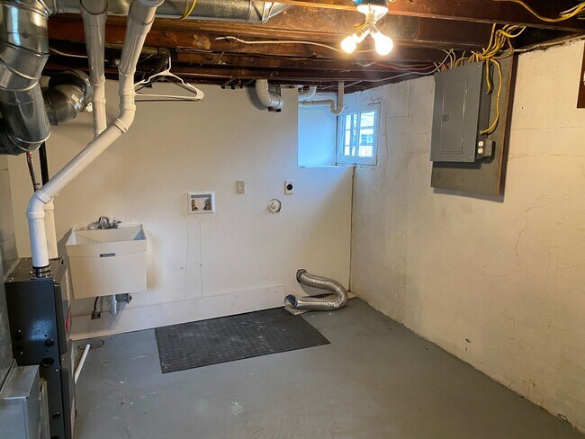 Building Photo - Renovated home in Southwest Gardens