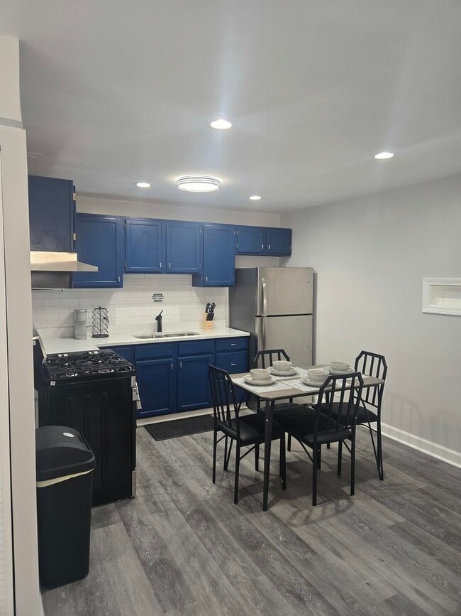 Building Photo - 8304 S Kedzie Ave