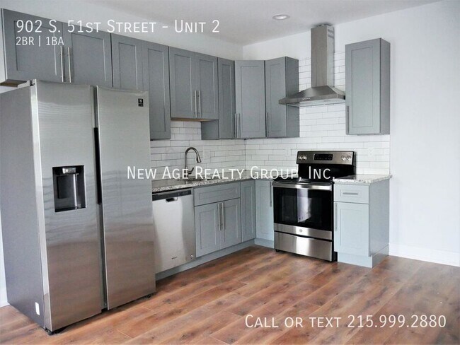 Building Photo - Modern 2 bedroom, 1 bathroom apartment loc...