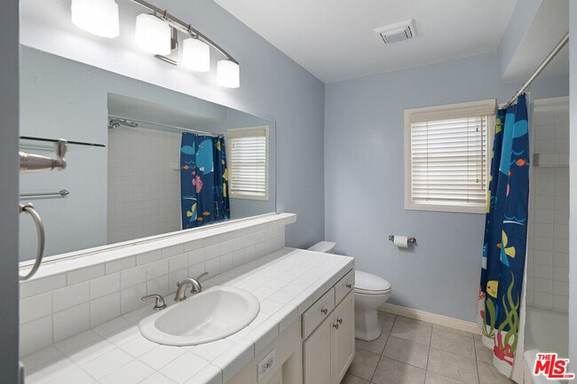 Building Photo - 826 Crestfield Dr