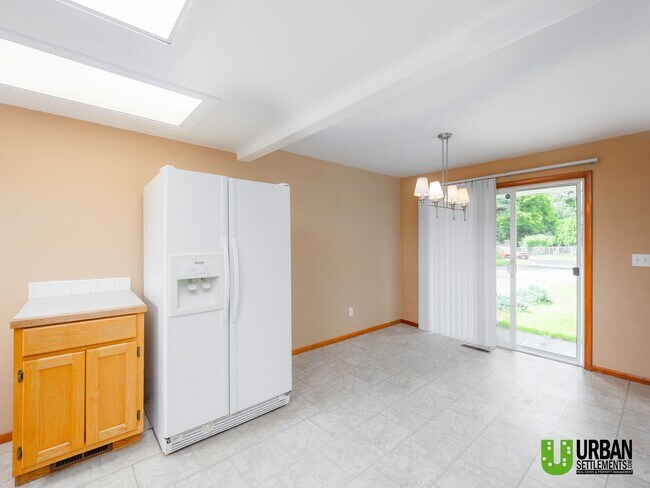 Building Photo - 3 Bedrooms | 1 Bathroom | 2,168 Sq. Ft. | Attached Garage | Large Yard