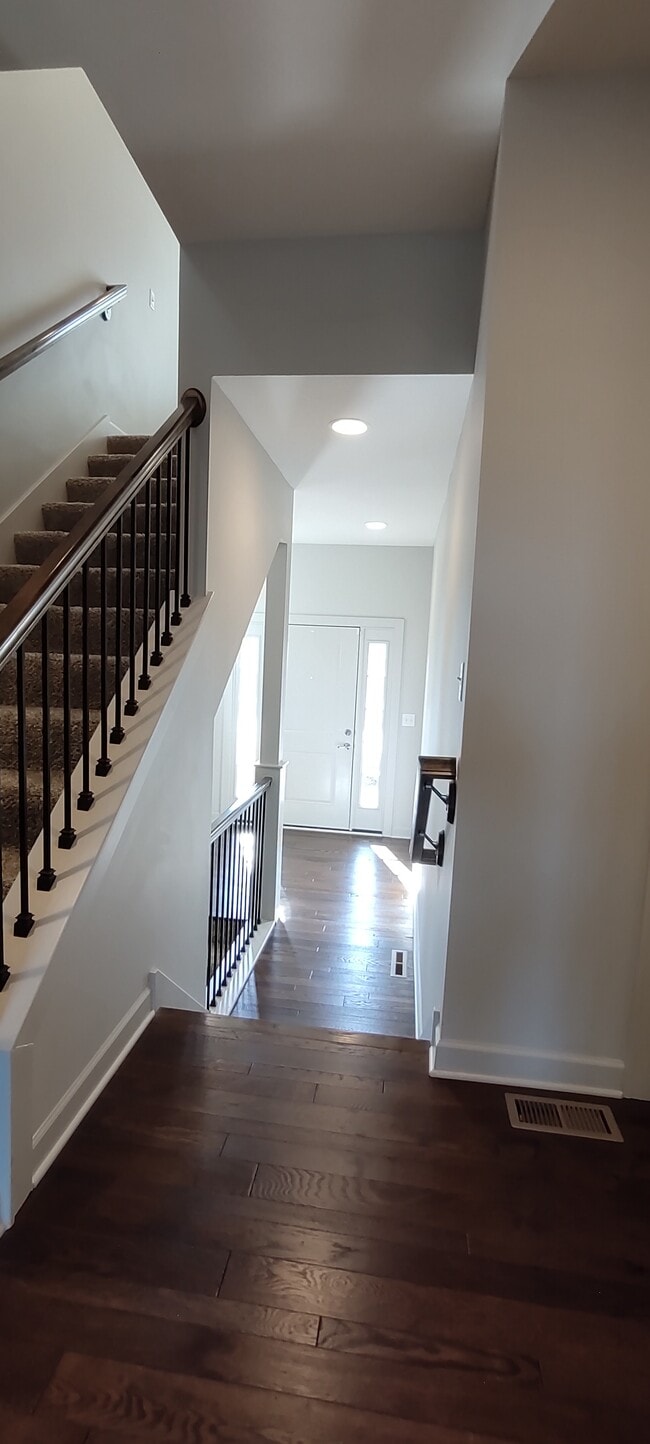 Building Photo - 15881 Valley View Dr
