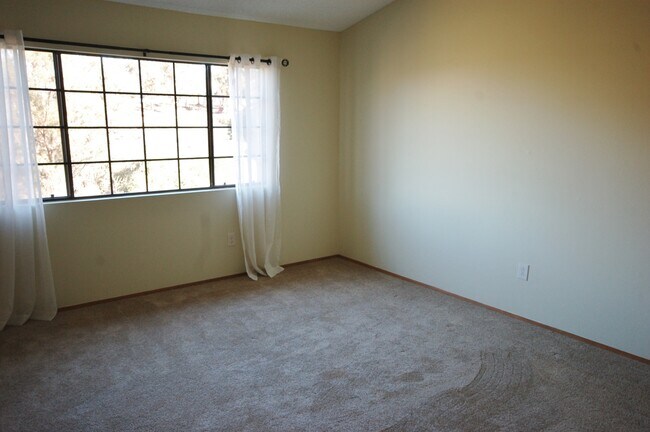 Building Photo - Charming Carlsbad Condo available