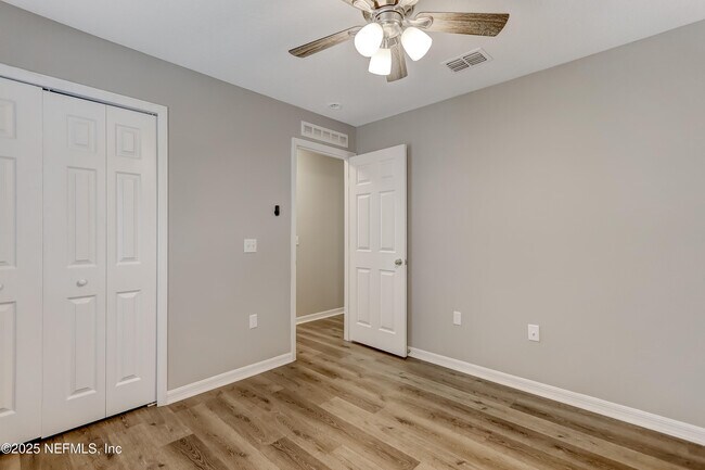 Building Photo - 172 King Arthur Ct