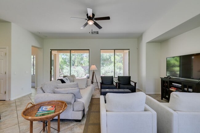 Building Photo - Elegant 3Bedroom/2.5Bath Furnished Home with Casita in Anthem Country Club