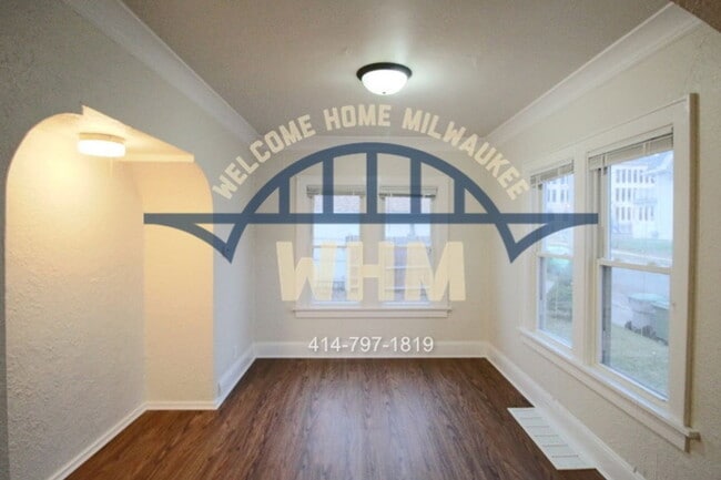 Building Photo - 221 W Ring St