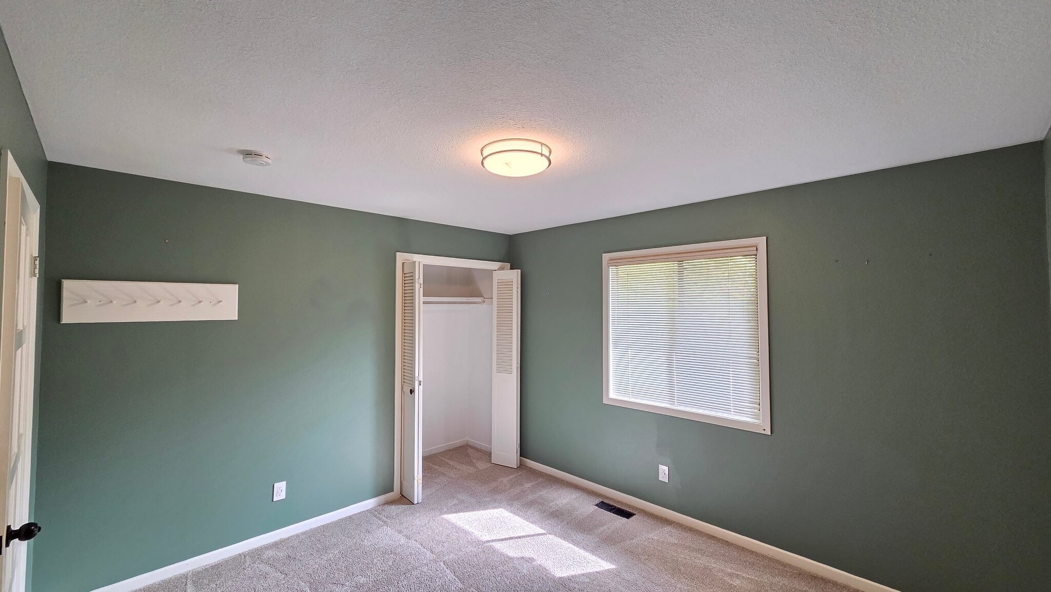Building Photo - 16932 Greentree Ave