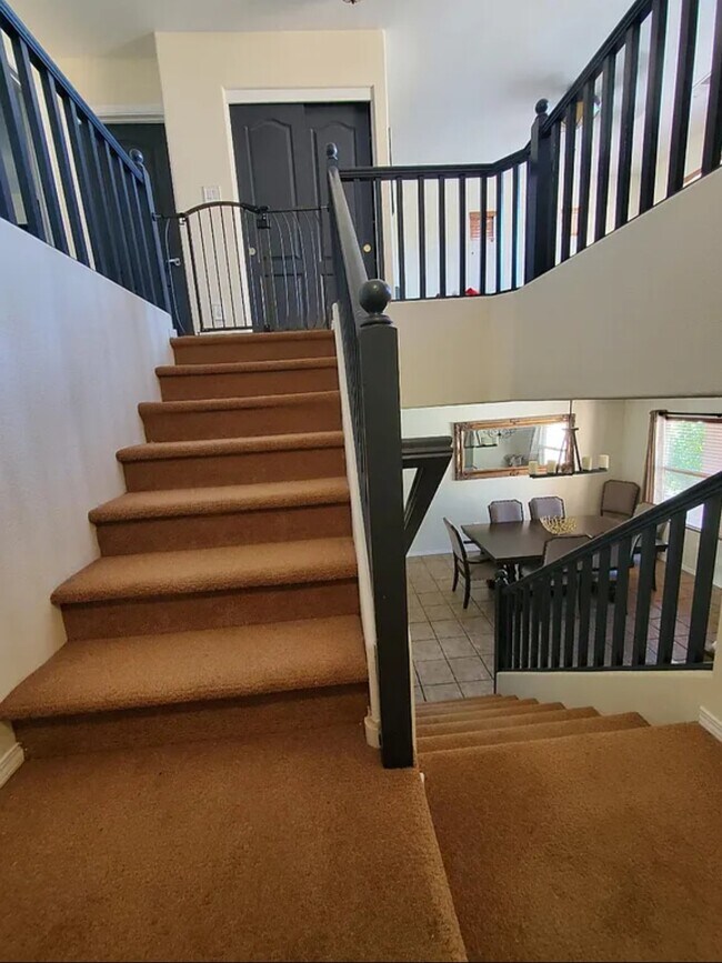 Building Photo - 7409 Sidewinder Dr NE