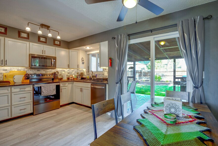 Building Photo - 6650 Parkridge Ct