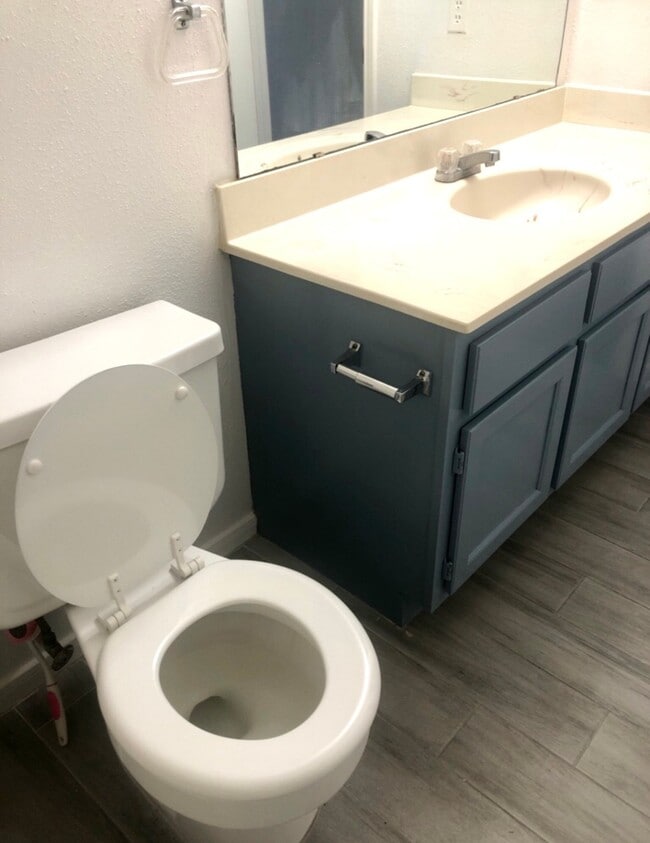 Building Photo - 6456 Kentwick Dr