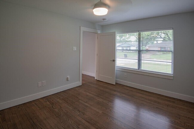 Building Photo - 1135 Stonecrest Dr