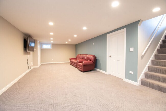 Building Photo - 131 S Lodge Ln