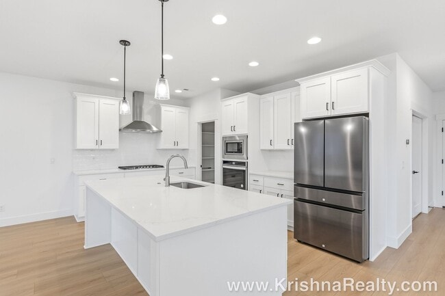 Building Photo - Spacious 5 BR | 3 BA | Modern Corner-Lot Single-Family Home | Farmstead Crossing Neighborhood