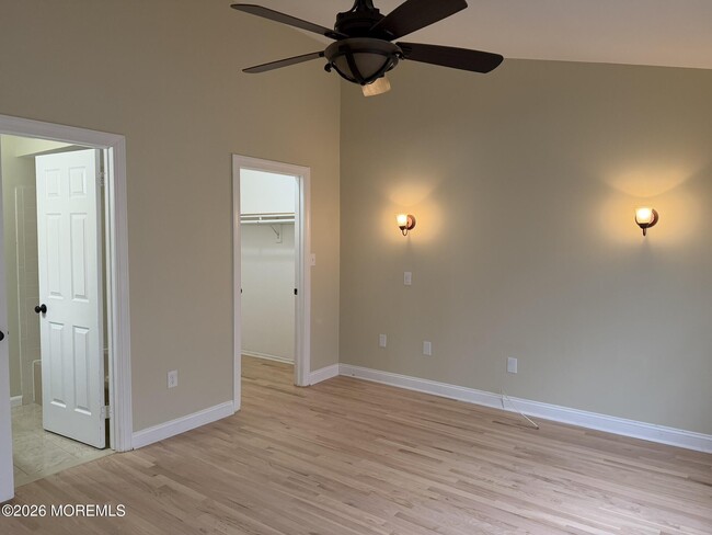 Building Photo - 597 Woodbine Ln