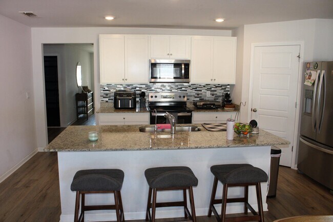 Building Photo - 1964 Catbird Trl