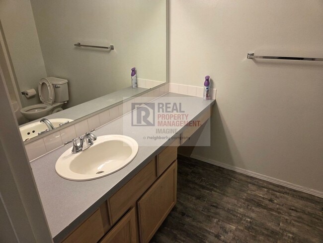 Building Photo - Check out this adorable 2.0 bedroom, 2.5 b...