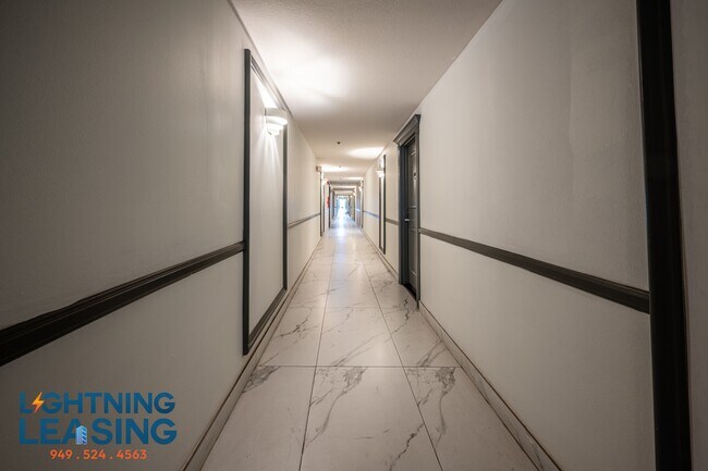 Building Photo - 937 Palm Ave