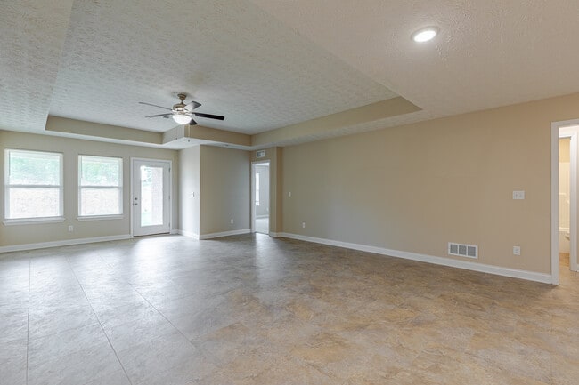 Building Photo - 305 Breckinridge Cir