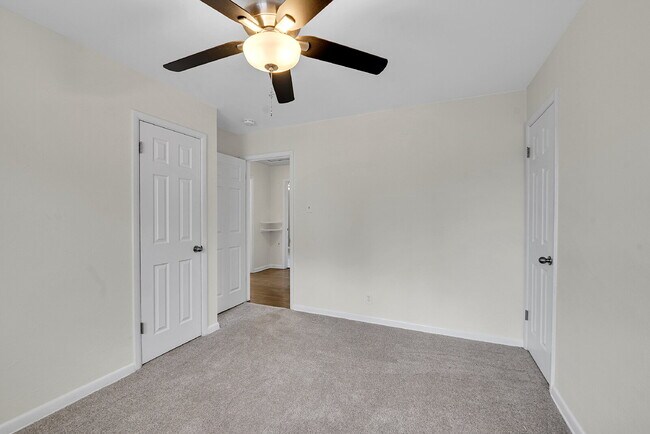 Building Photo - $3,195.00, 5 bed, 2 bath located in Denver