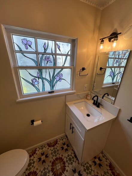 Bath1 - 2528 Front St