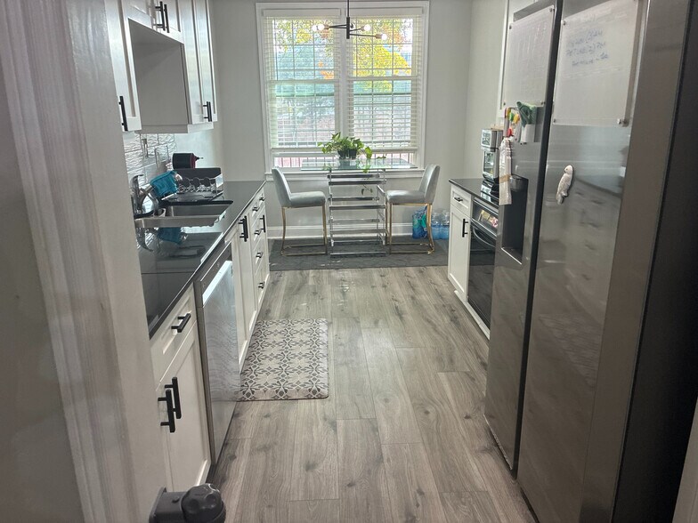 Building Photo - Room in Condo on Peachtree St NE