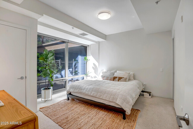 Building Photo - 7131 E Rancho Vista Dr