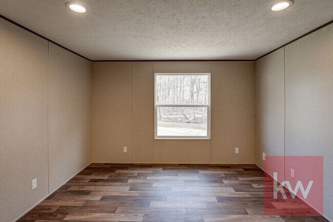 Building Photo - Chestnut St 119/Whispering Hills MHP