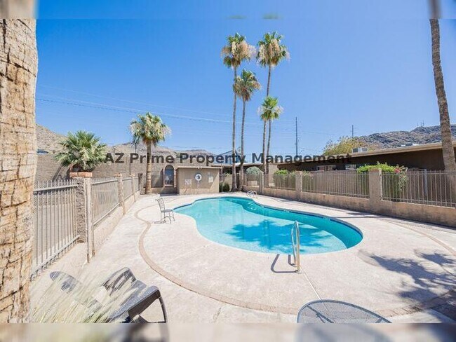 Building Photo - 925 W Peoria Ave