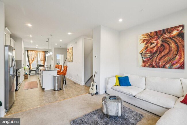 Building Photo - 251 Phoenix Dr