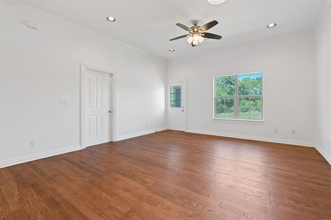 Building Photo - 404 Mesa Dr