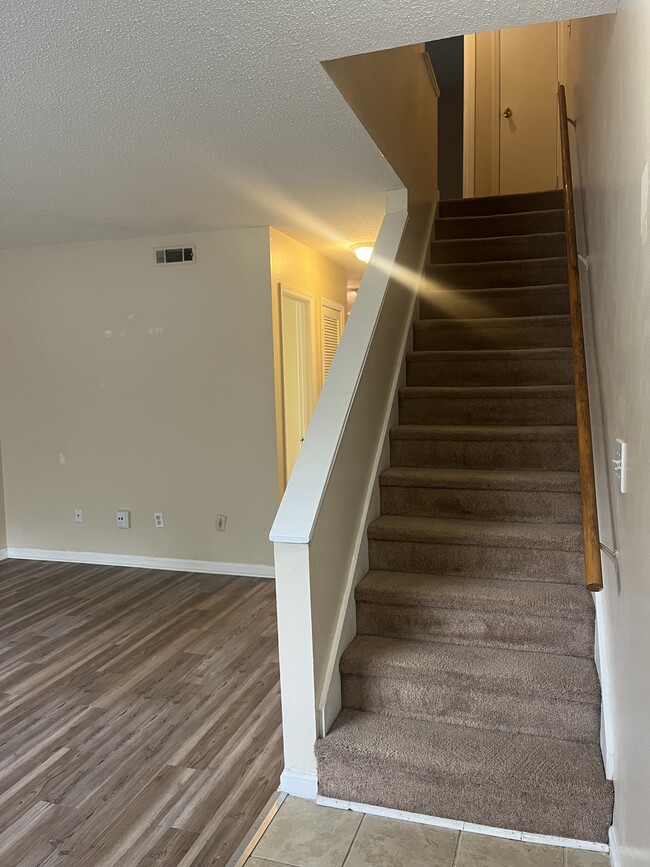 Building Photo - 111 Timber Ln