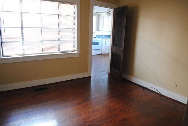 Building Photo - 3BR Brick House