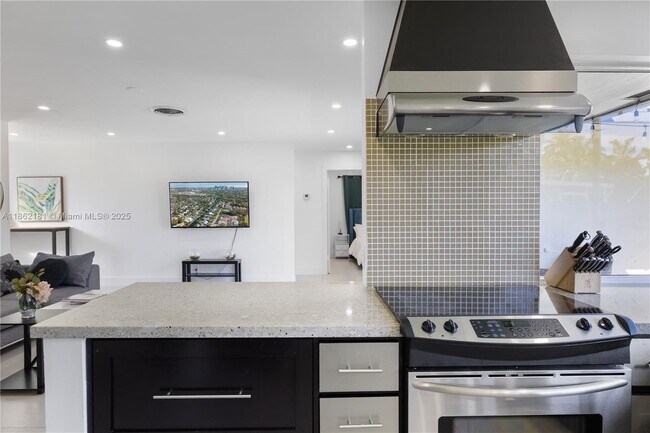 Building Photo - 1709 SW 5th Pl