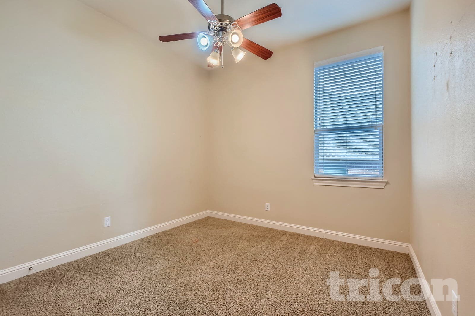 Building Photo - 727 Fairfax Lane