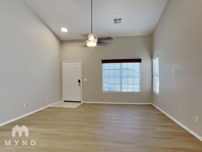 Building Photo - 17217 N Larkspur Ln